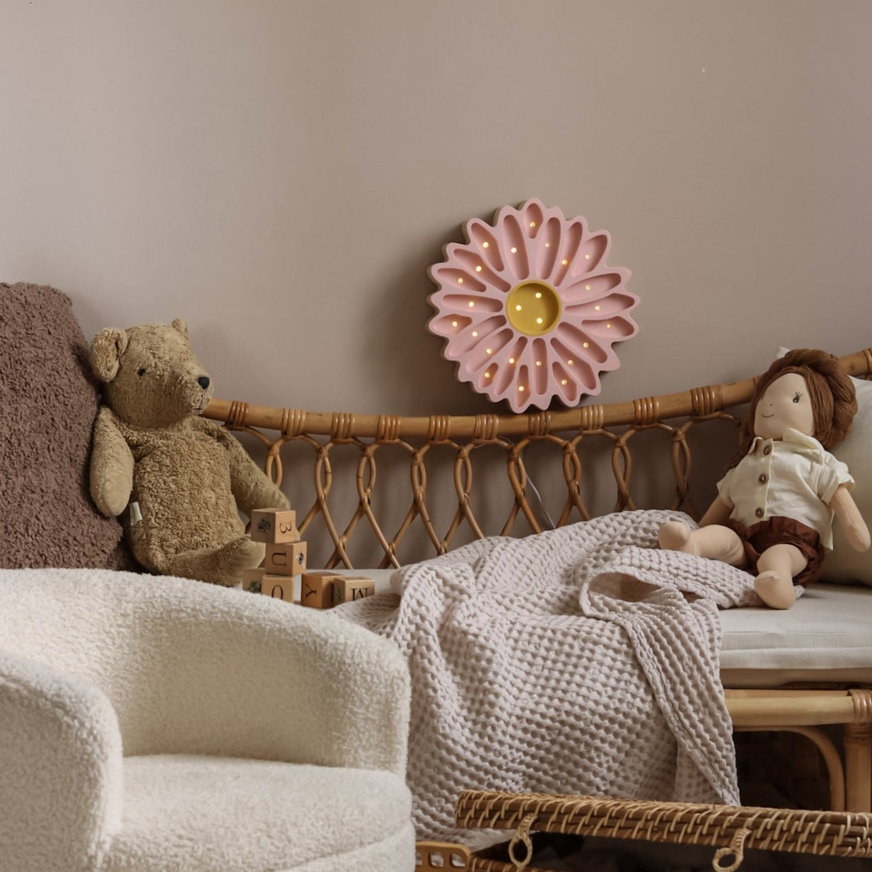 Enchanting Little Lights Daisy Lamp for Kids