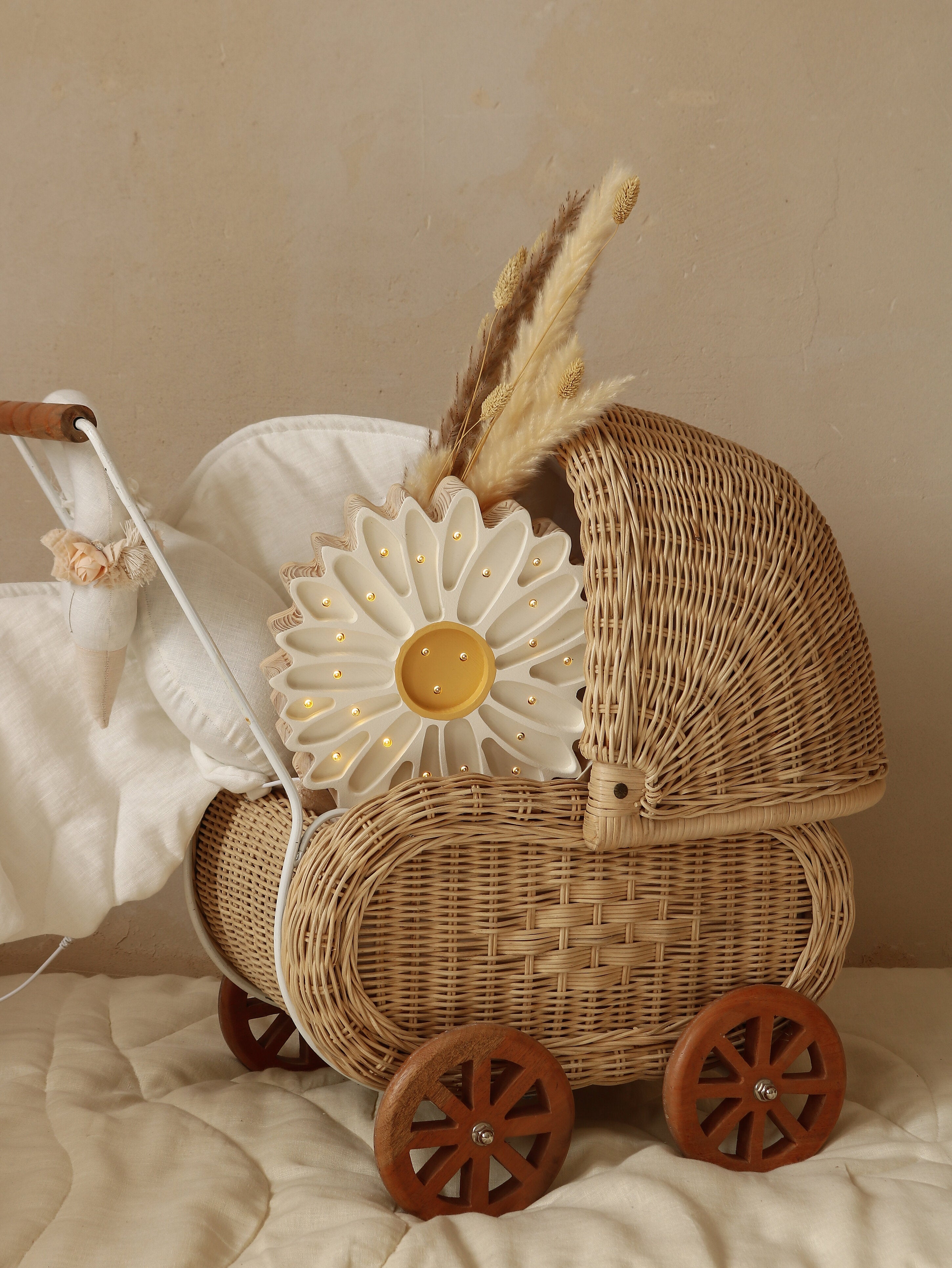 Enchanting Little Lights Daisy Lamp for Kids