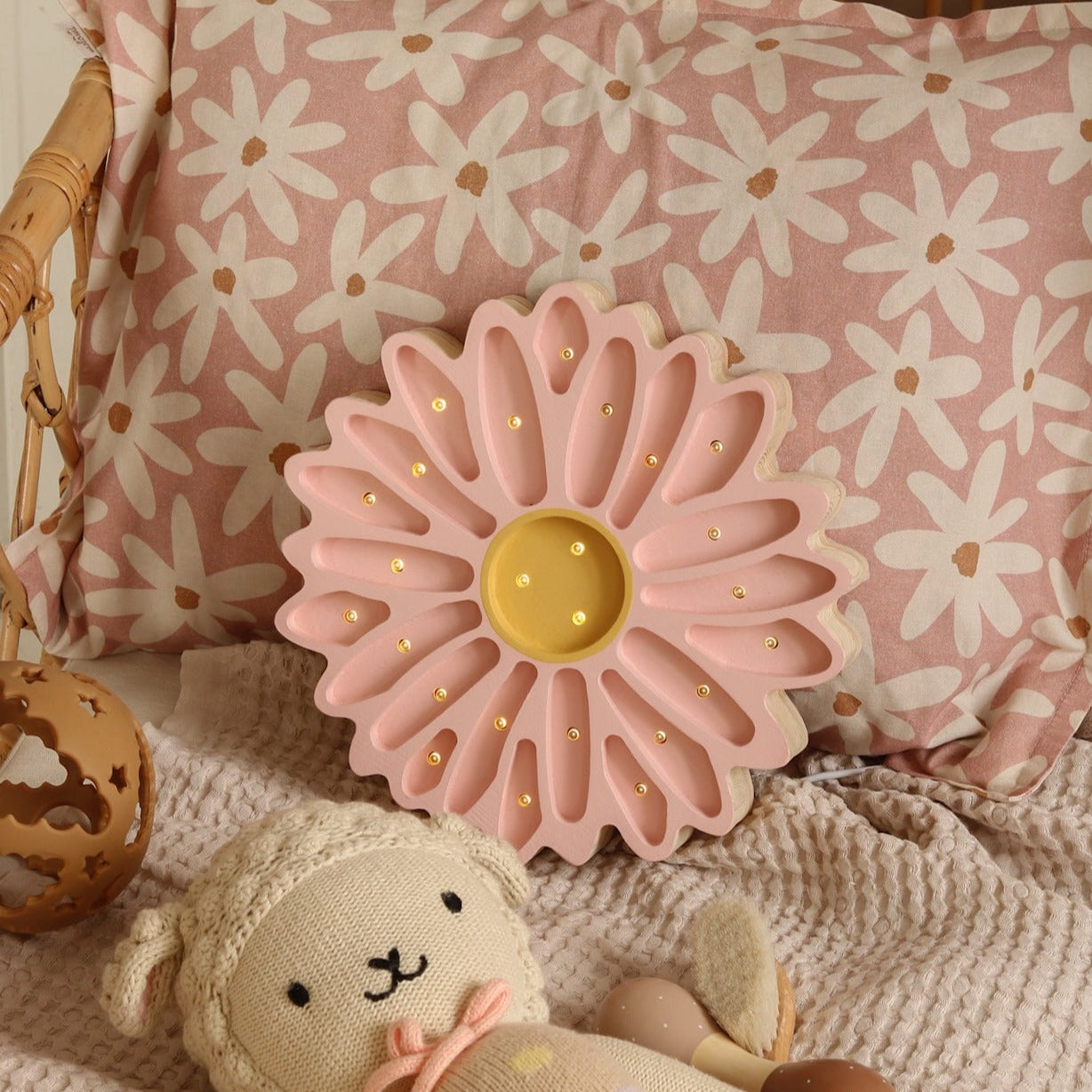 Enchanting Little Lights Daisy Lamp for Kids