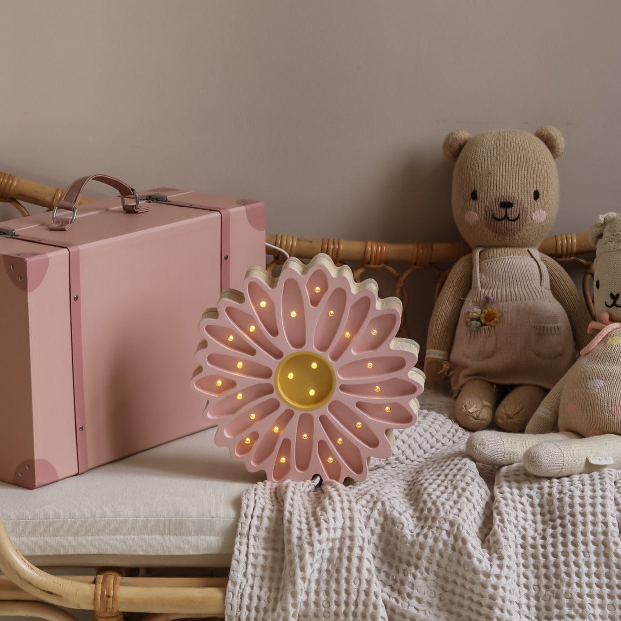 Enchanting Little Lights Daisy Lamp for Kids