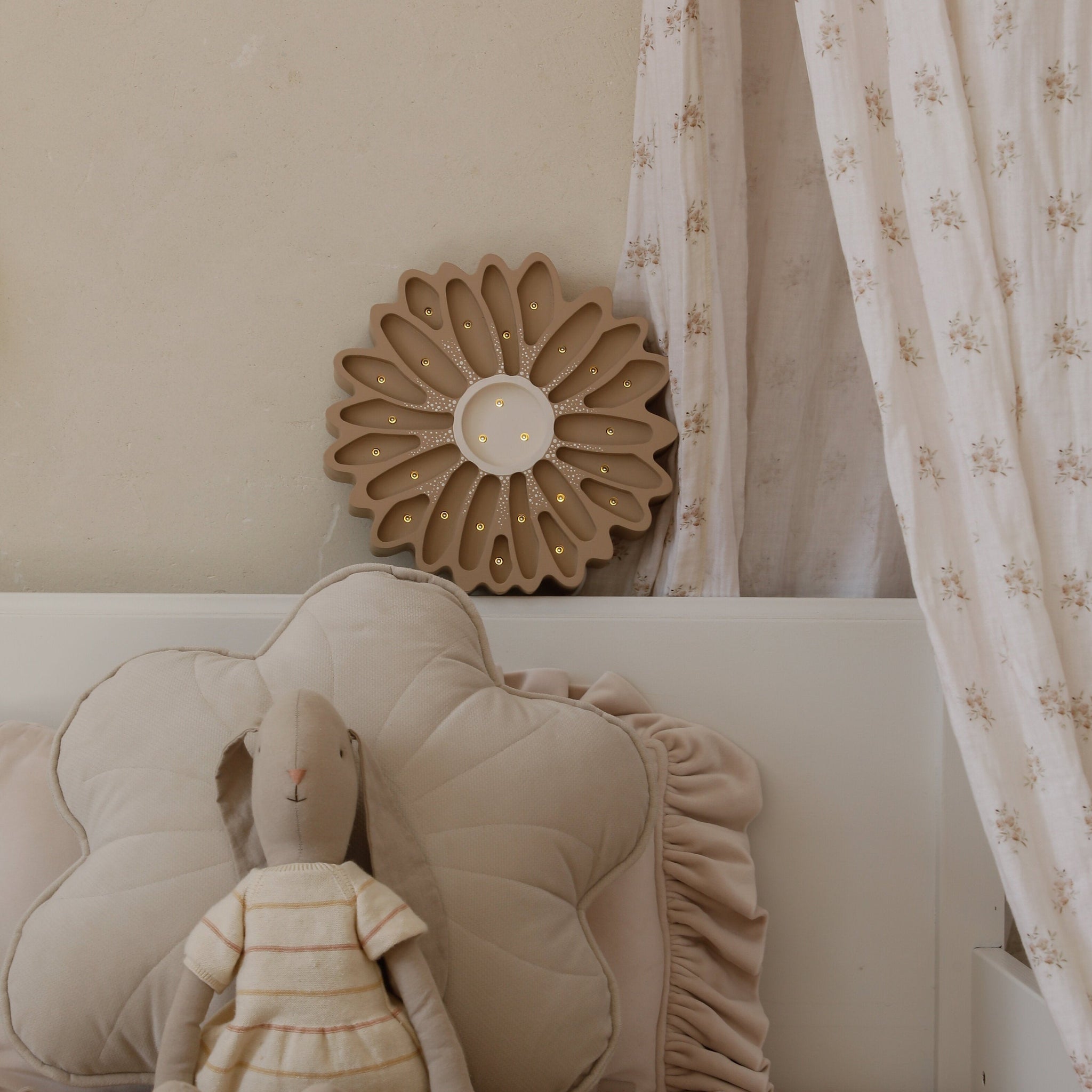 Enchanting Little Lights Daisy Lamp for Kids