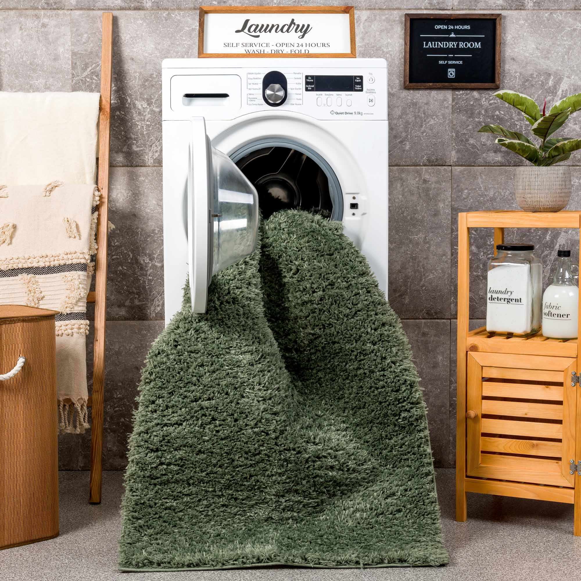Hauteloom Faina Solid Green Ultra-Soft Washable Shag Rug