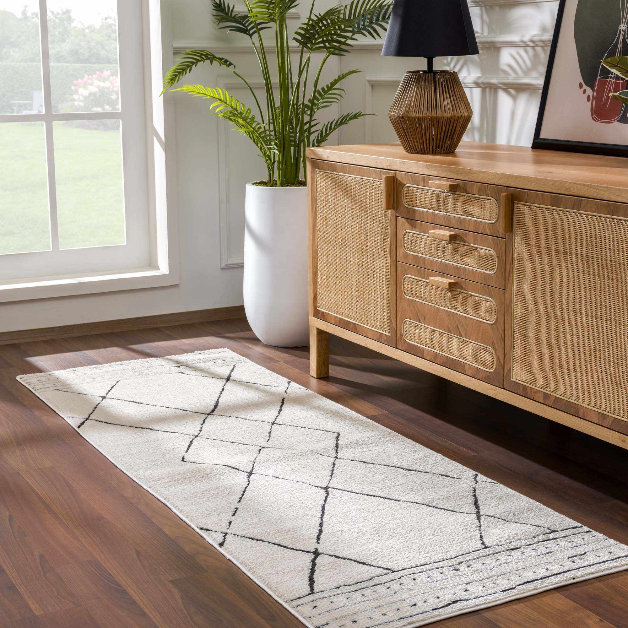 Stunning Hauteloom Keone Black & White Area Rug - Transform Your Space