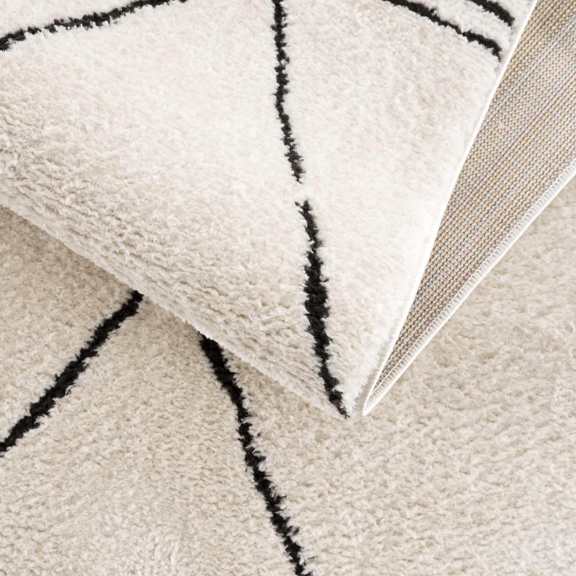 Stunning Hauteloom Keone Black & White Area Rug - Transform Your Space