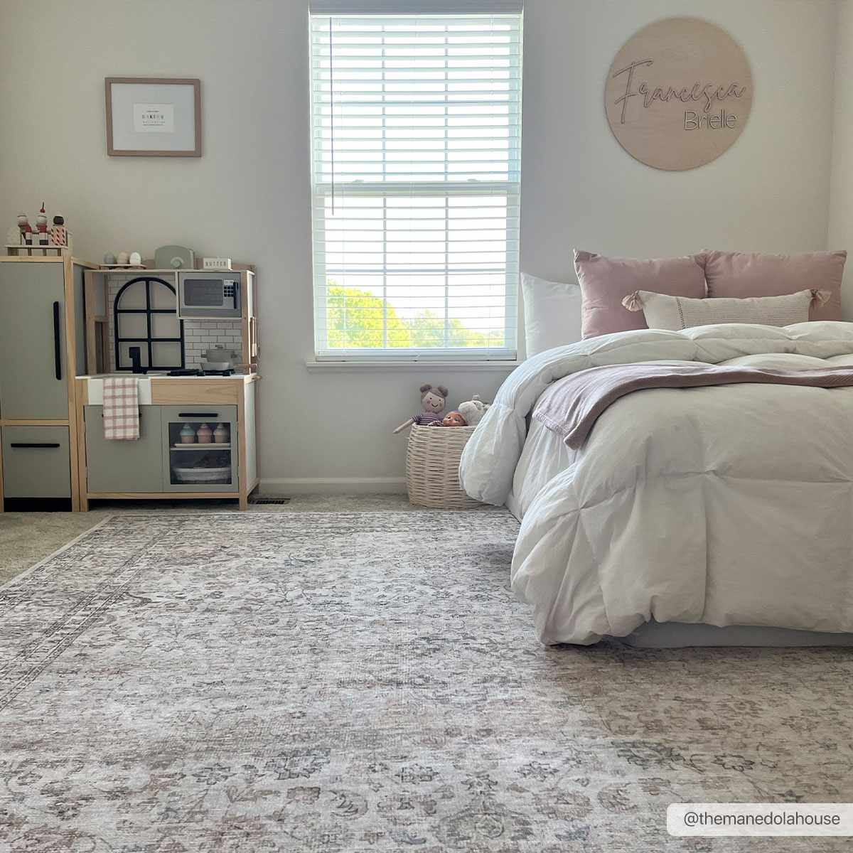 Hauteloom Cream Holi-2301 Washable Area Rug - The Perfect Choice for Your Home