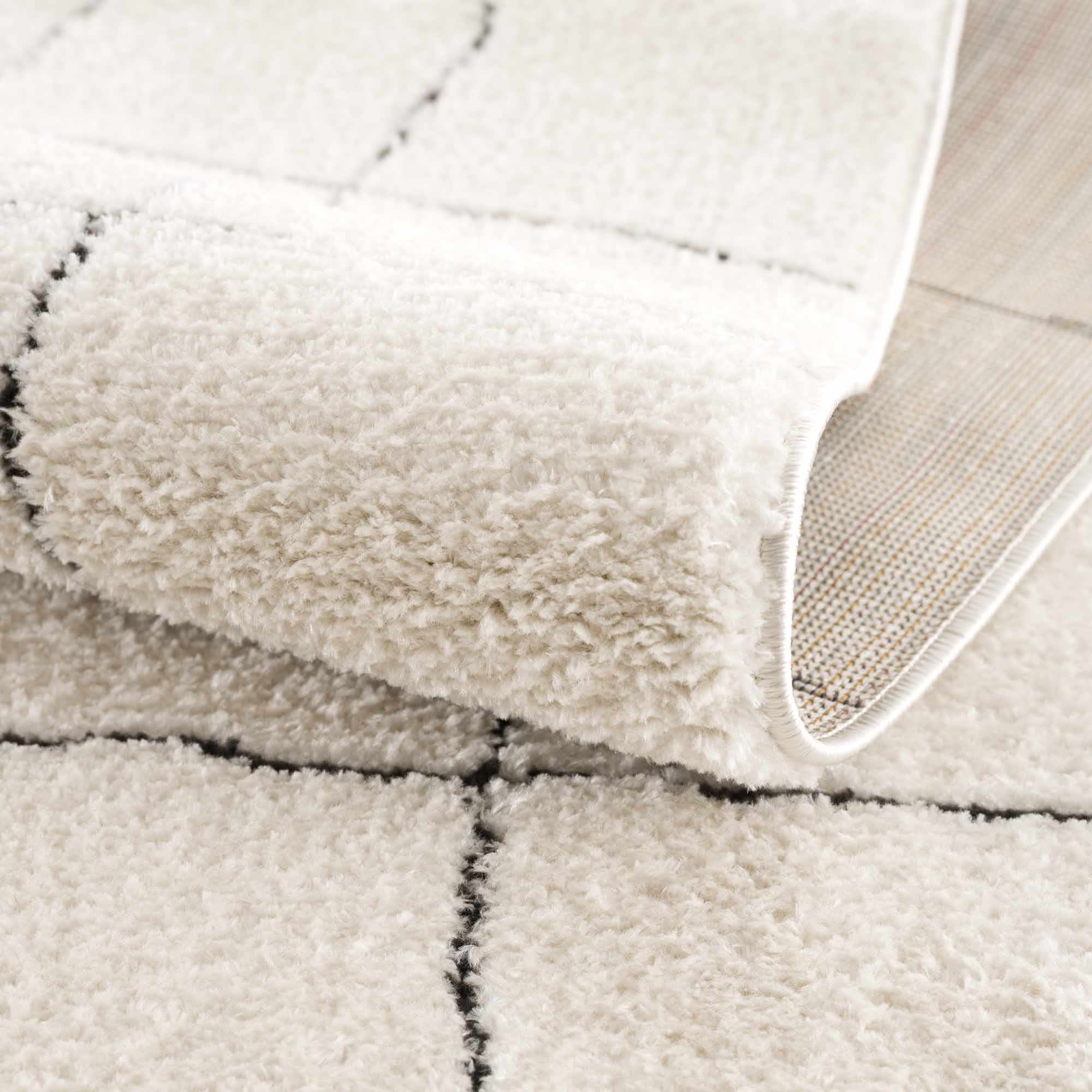 Hauteloom Keanu Black & White Gambit Rug - Effortlessly Stylish!
