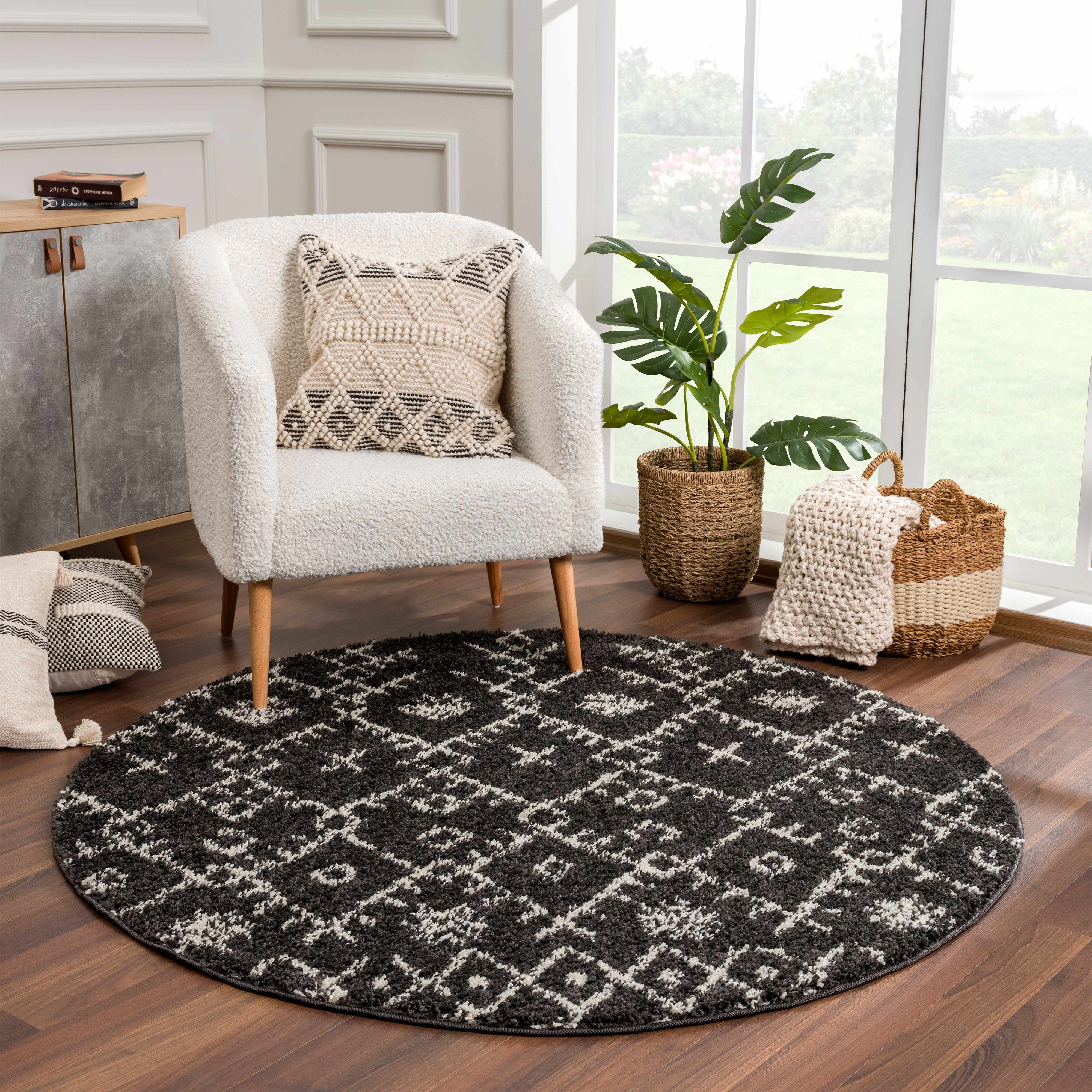 Indulge in Luxury: Hauteloom Godalming Black Plush Carpet