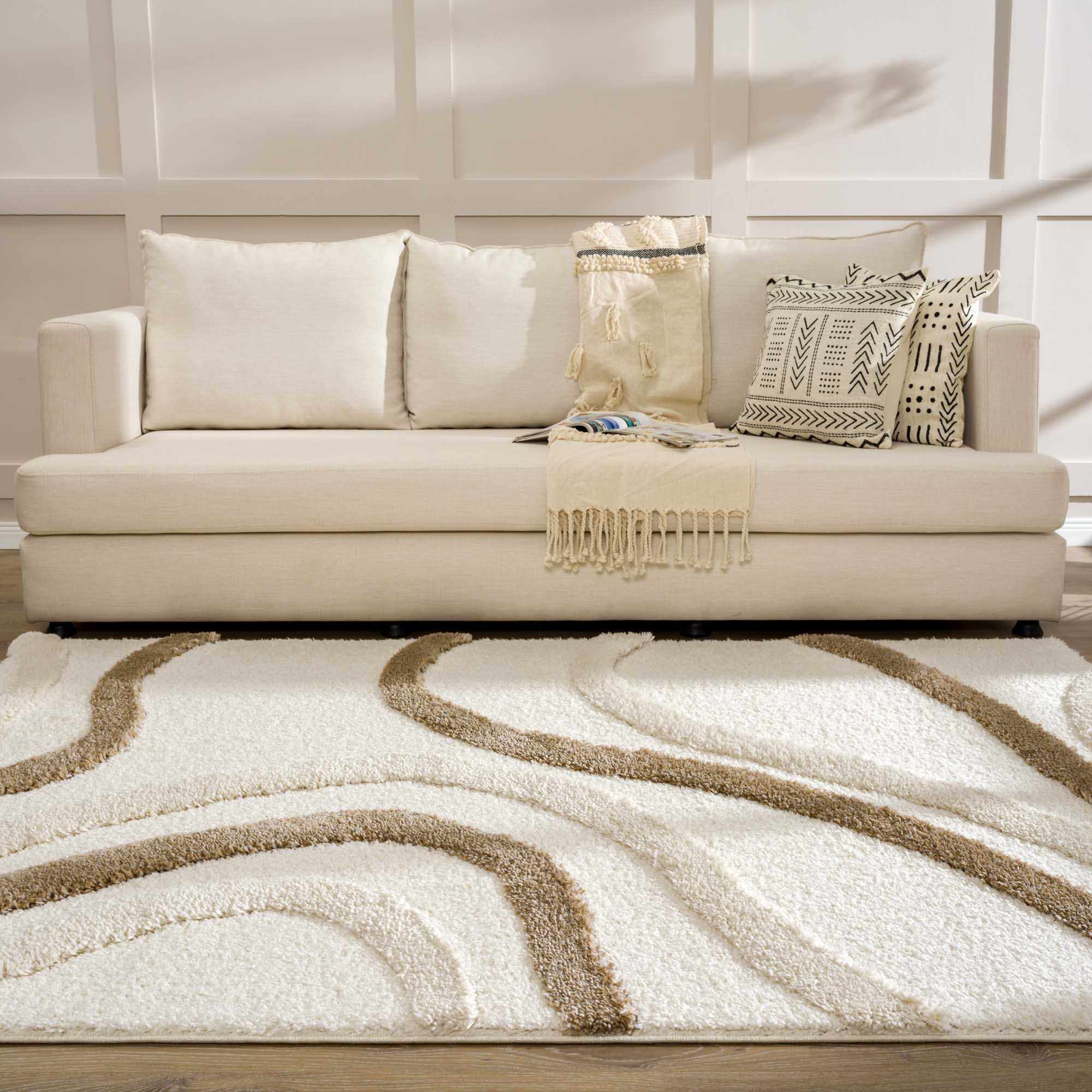 Luxurious Hauteloom Espiye Embossed Plush Rug