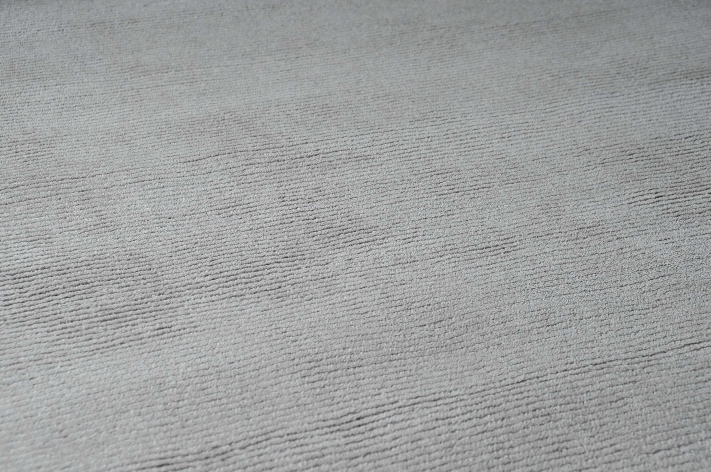 Hauteloom Brockton Wool Gray Area Rug - A Touch of Contemporary Elegance