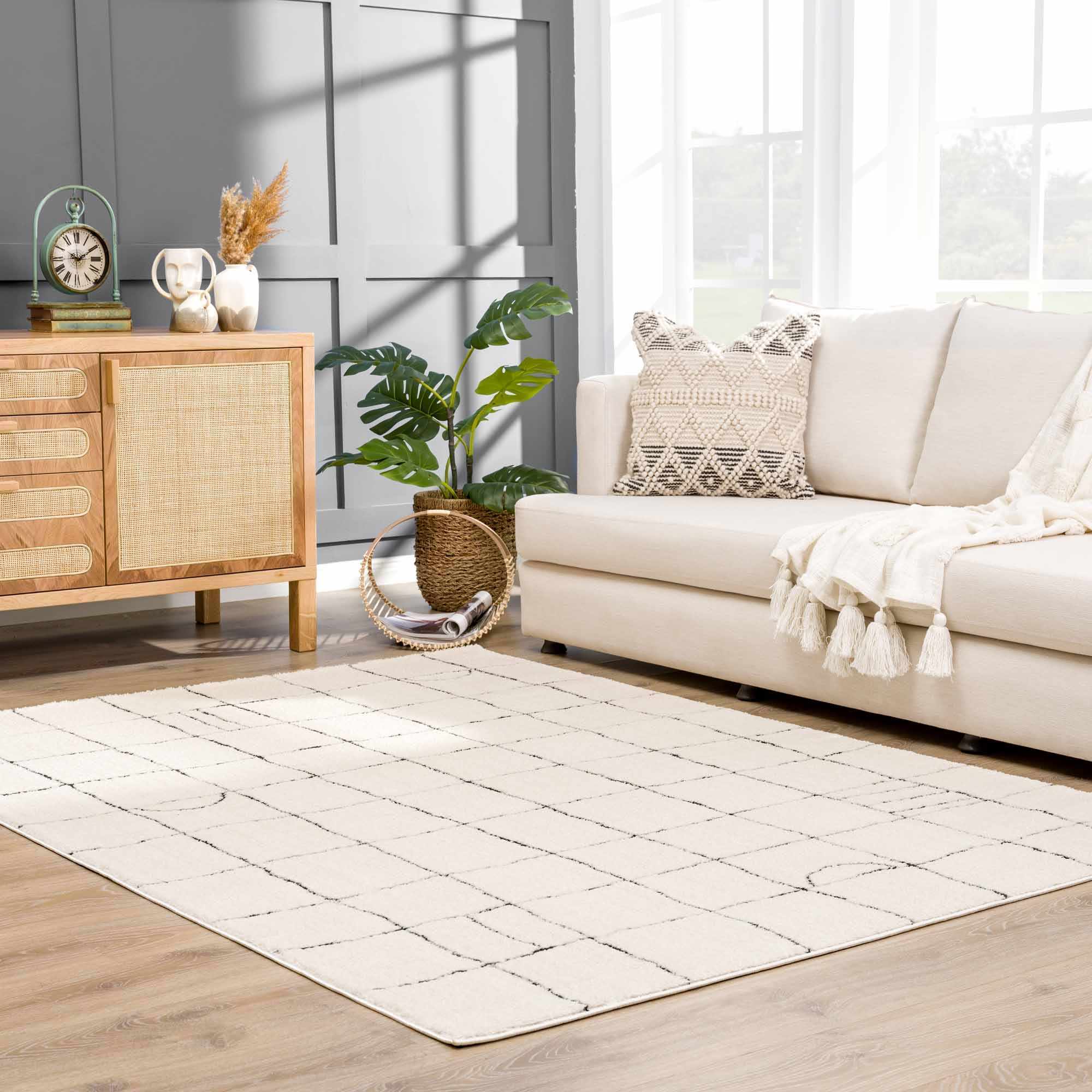 Hauteloom Keanu Black & White Gambit Rug - Effortlessly Stylish!