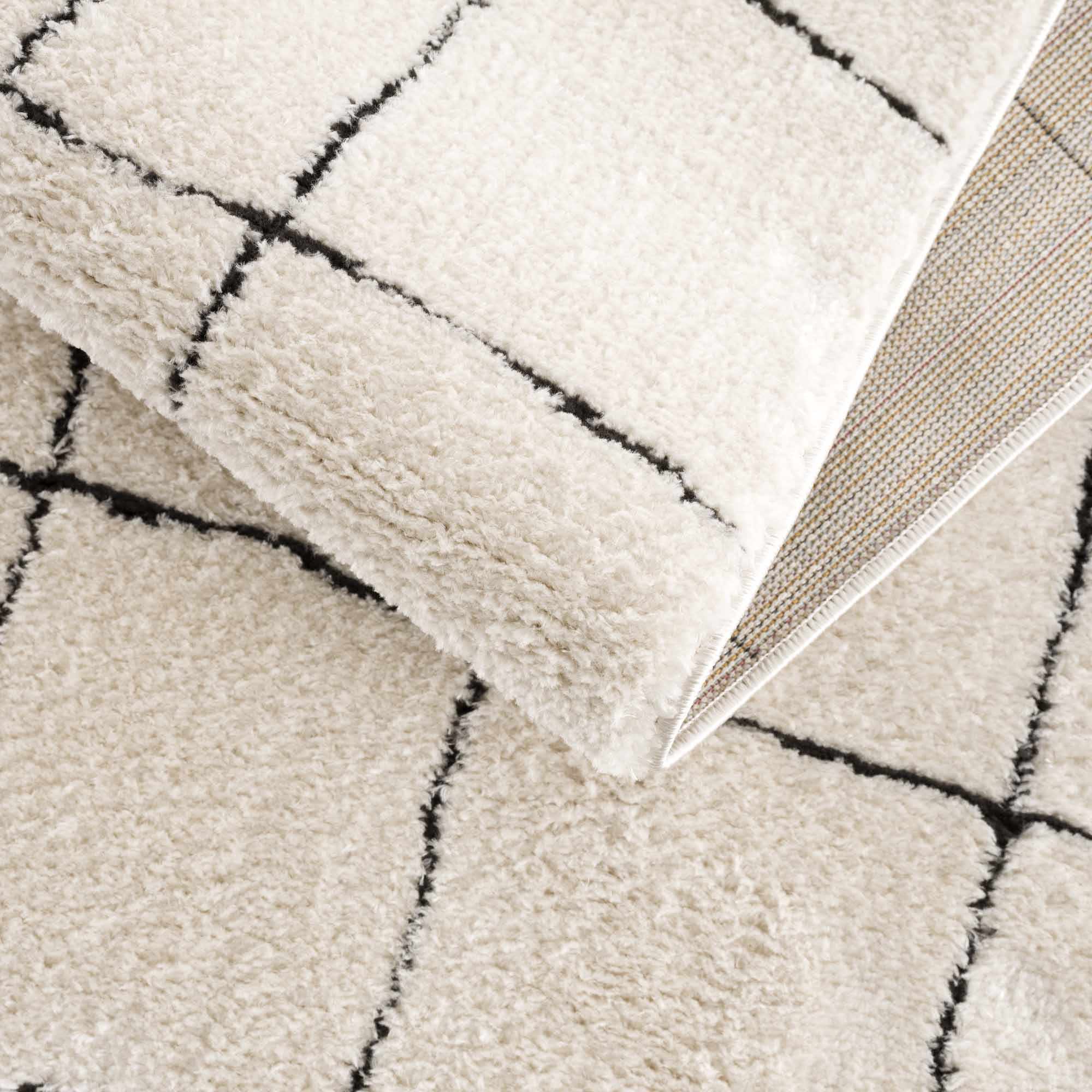 Hauteloom Keanu Black & White Gambit Rug - Effortlessly Stylish!