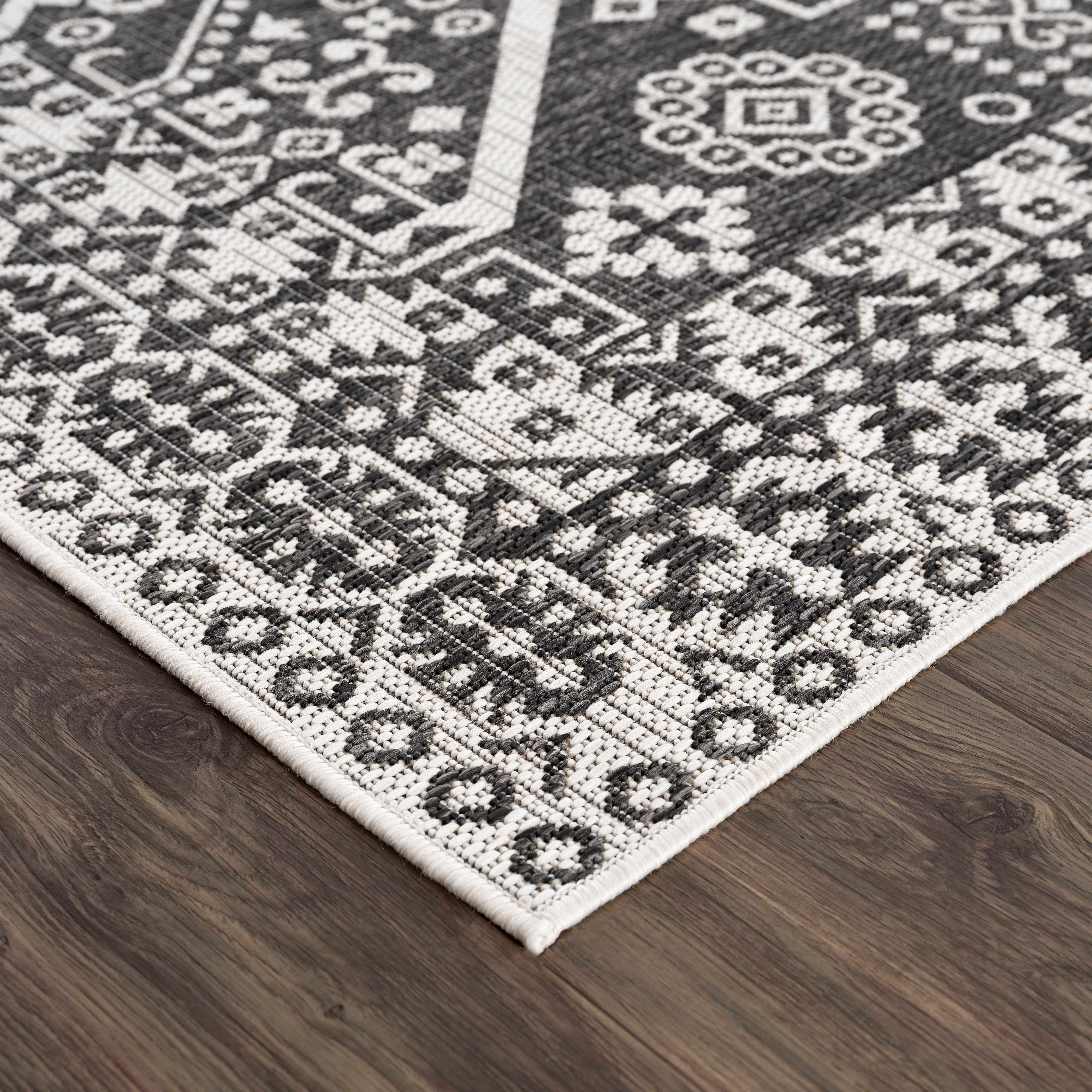 Exquisite Hauteloom Kingscliff Area Rug - Transform Your Space