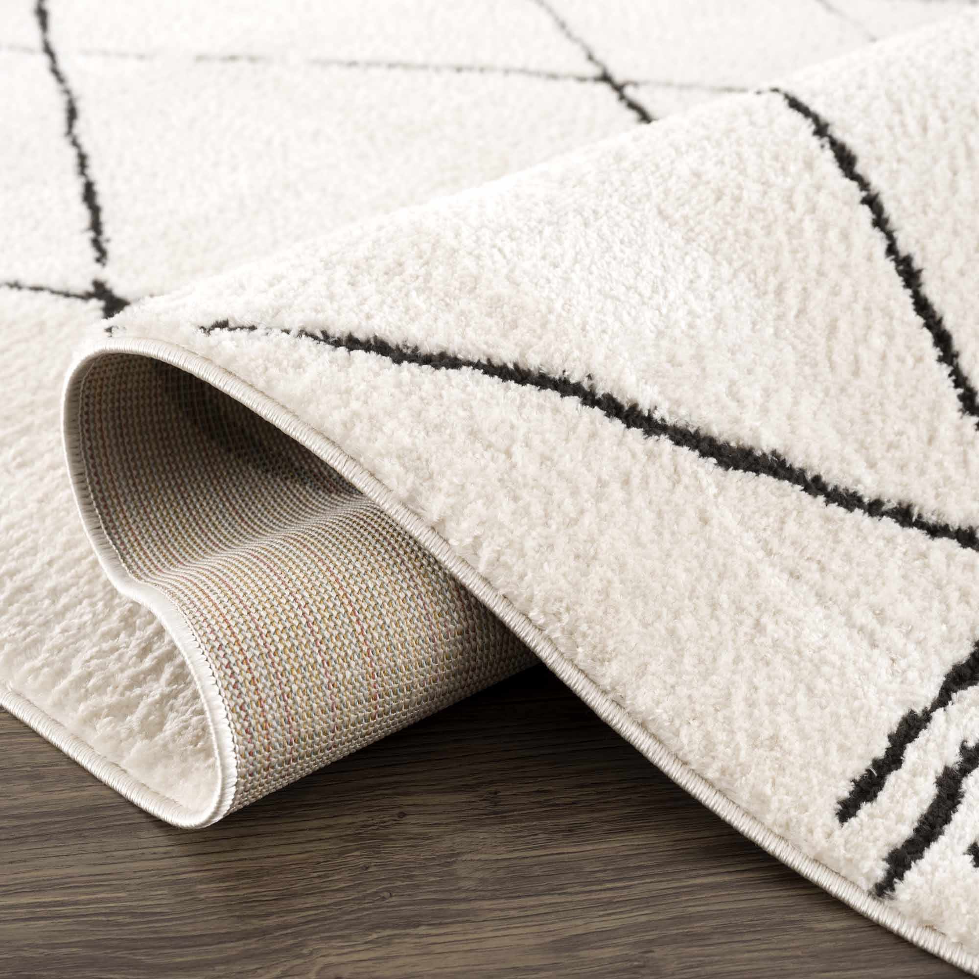 Stunning Hauteloom Keone Black & White Area Rug - Transform Your Space