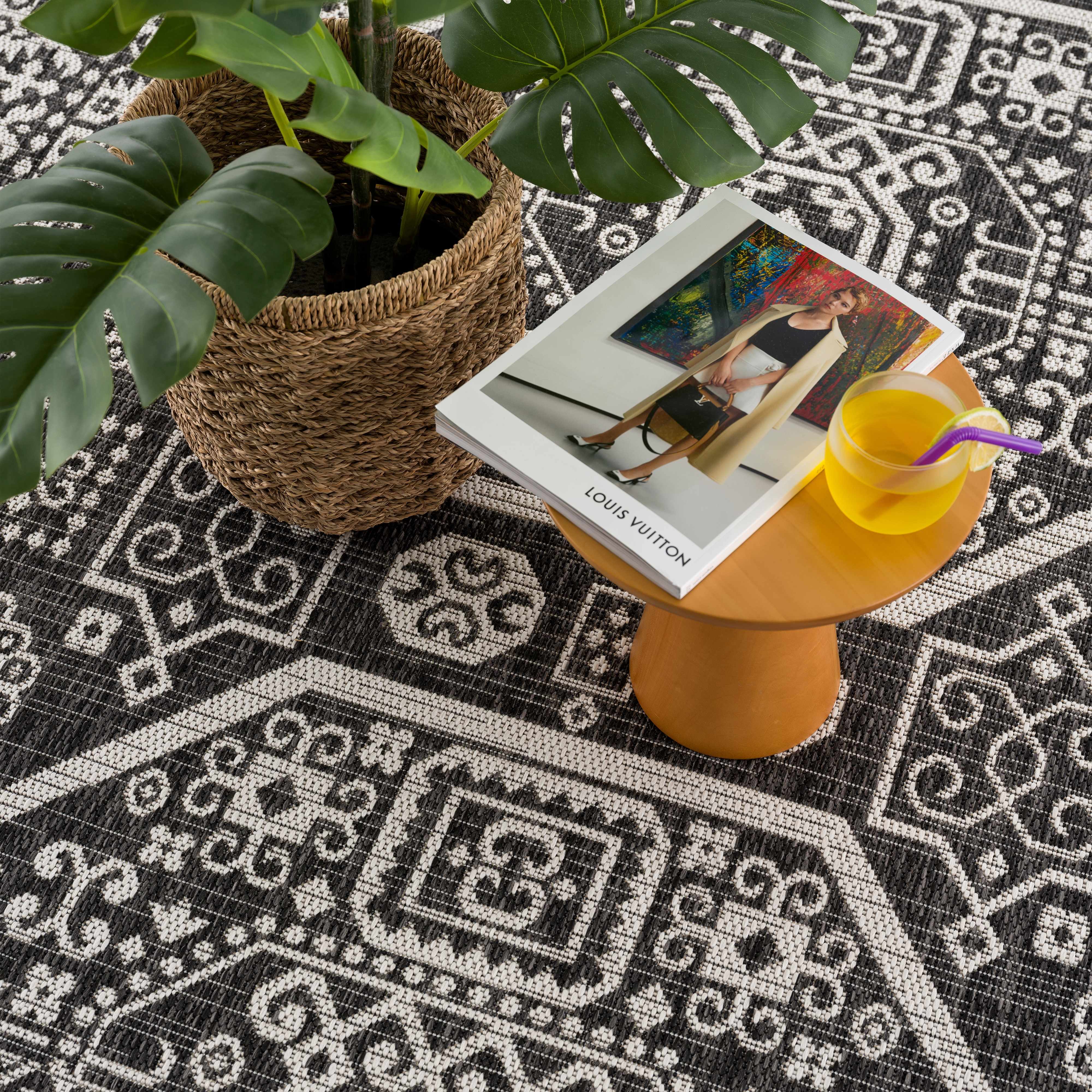 Exquisite Hauteloom Kingscliff Area Rug - Transform Your Space