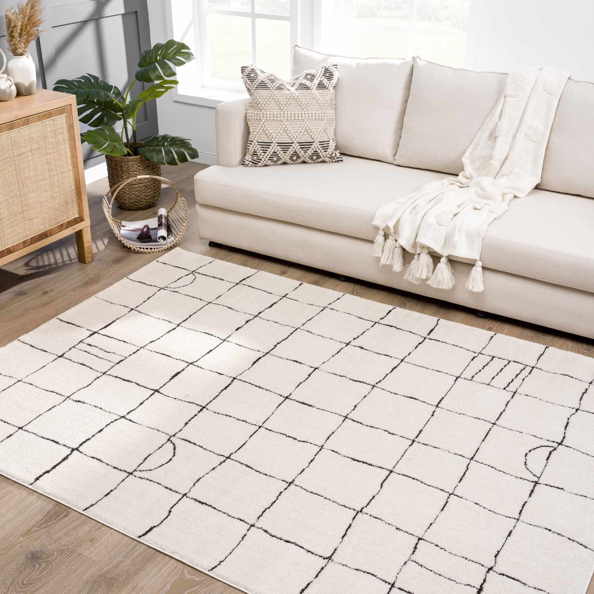 Hauteloom Keanu Black & White Gambit Rug - Effortlessly Stylish!