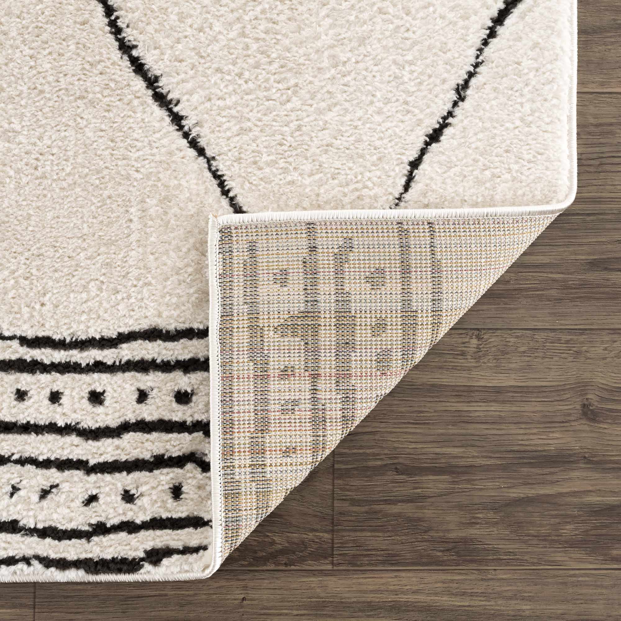 Stunning Hauteloom Keone Black & White Area Rug - Transform Your Space