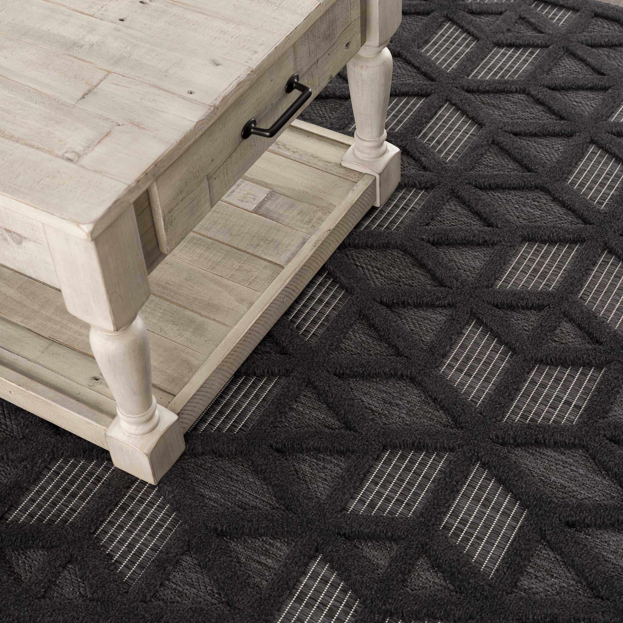 Hauteloom Nuri Black - The Perfect Outdoor Rug