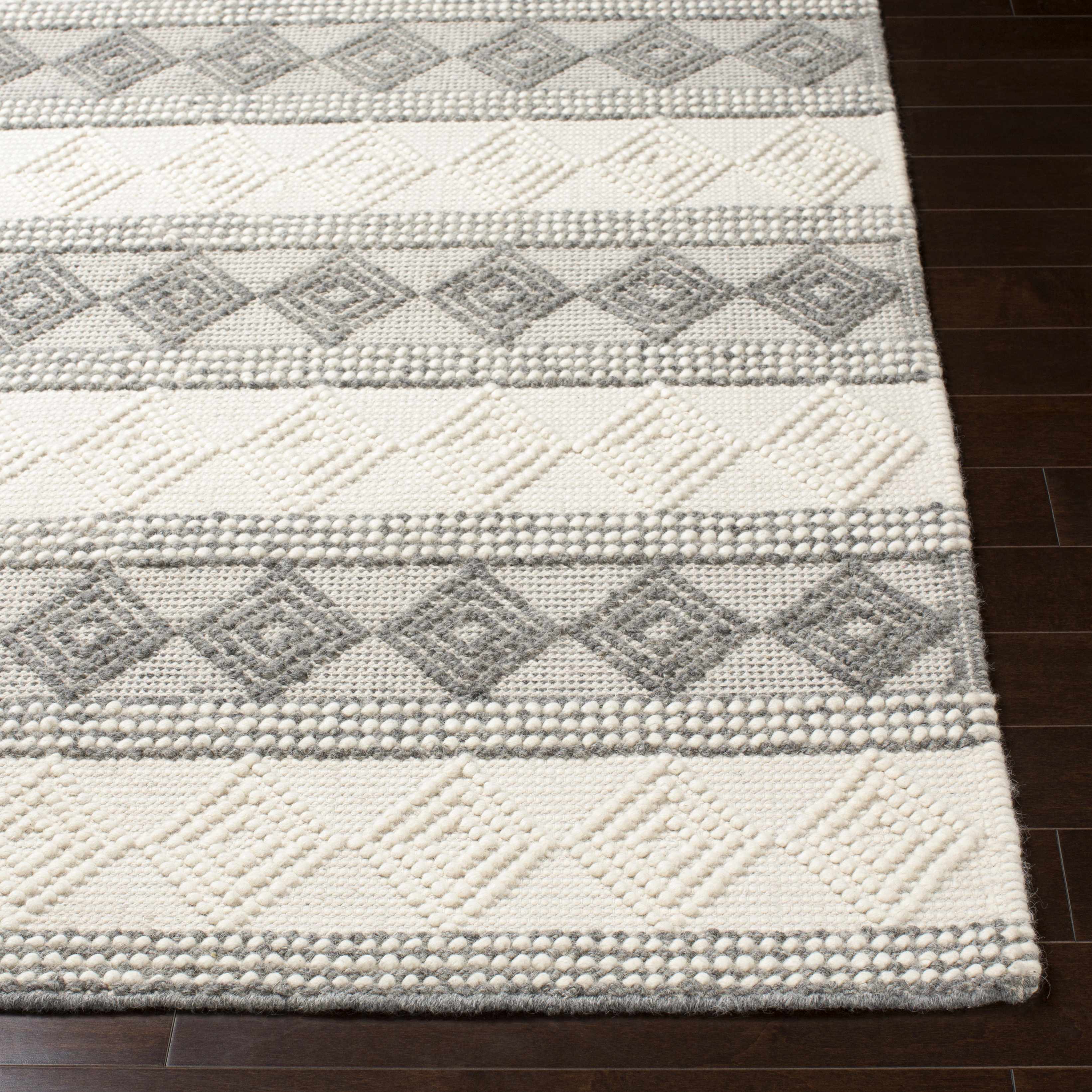 Hauteloom Mineola Wool Rug: Exquisite Bohemian Luxury
