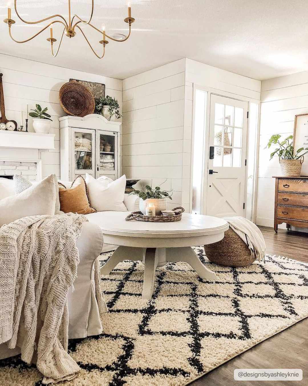 Hauteloom Wallagrass Trellis Tassel Shag Rug - Bohemian Beauty in Beige/Black