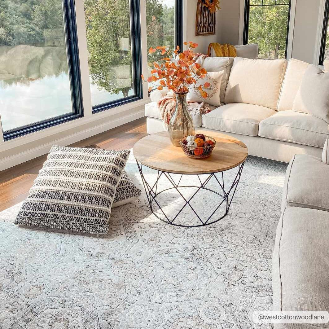 Exquisite Hauteloom Parkerfield Area Rug - A Timeless Beauty for Your Home