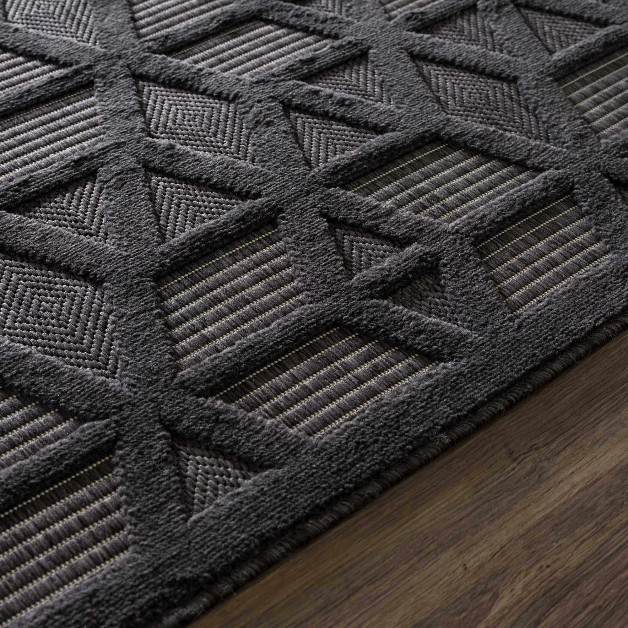 Hauteloom Nuri Black - The Perfect Outdoor Rug