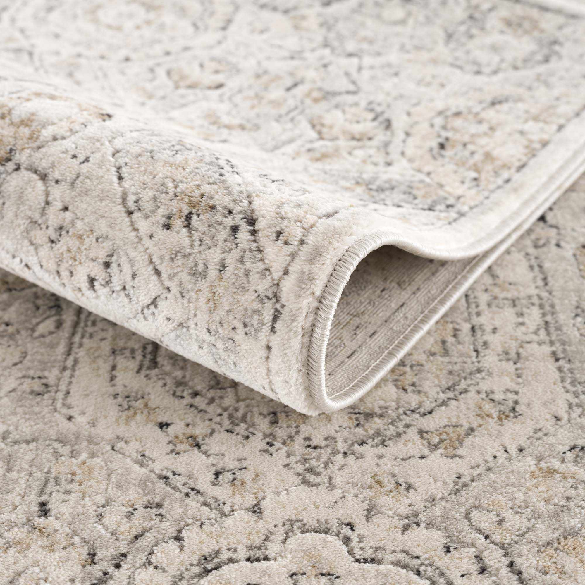 Exquisite Hauteloom Parkerfield Area Rug - A Timeless Beauty for Your Home