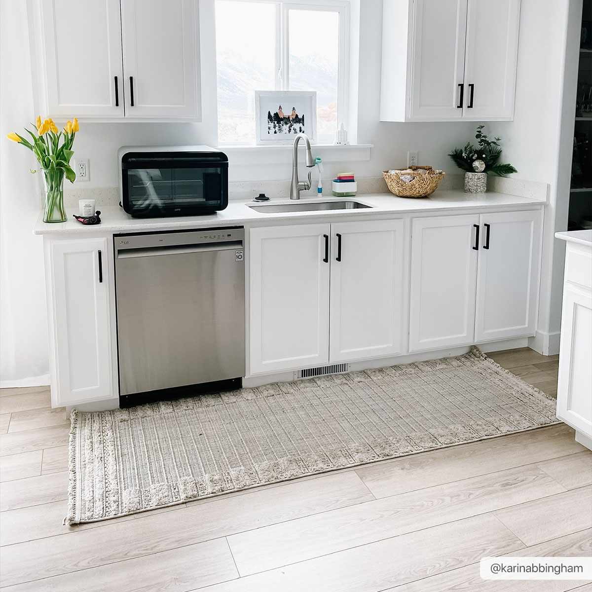 Luxurious Hauteloom Sulak Cream Area Rug