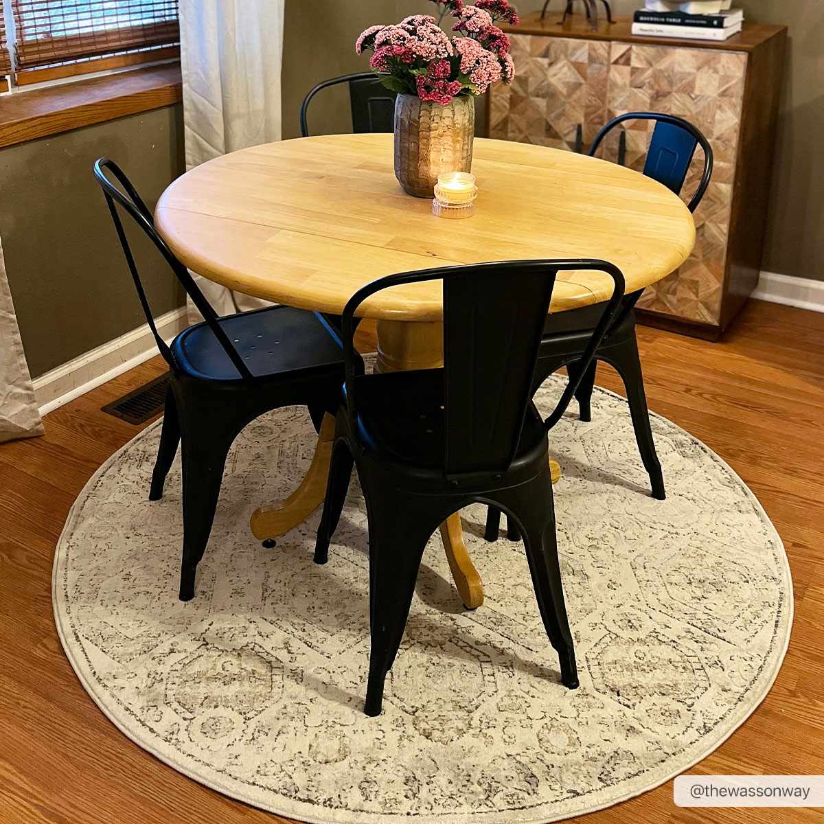 Exquisite Hauteloom Parkerfield Area Rug - A Timeless Beauty for Your Home