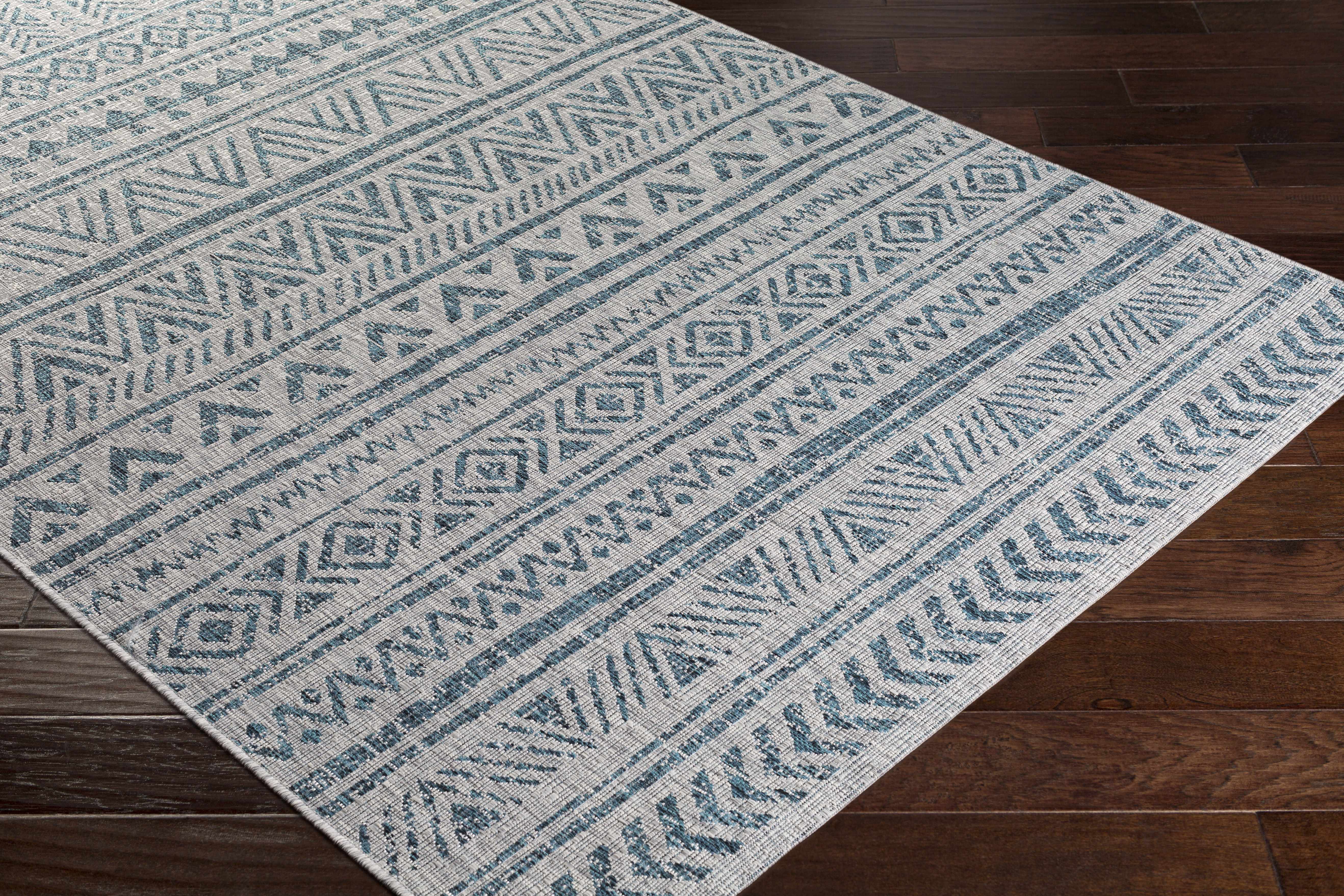 Exquisite Hauteloom Ambridge Area Rug - A Must-Have for Your Space
