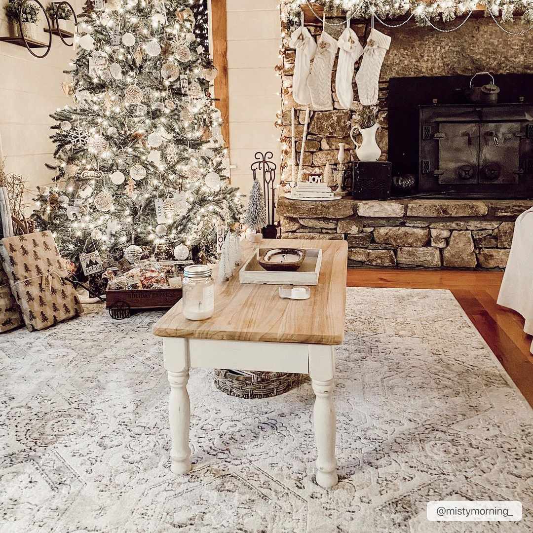 Exquisite Hauteloom Parkerfield Area Rug - A Timeless Beauty for Your Home