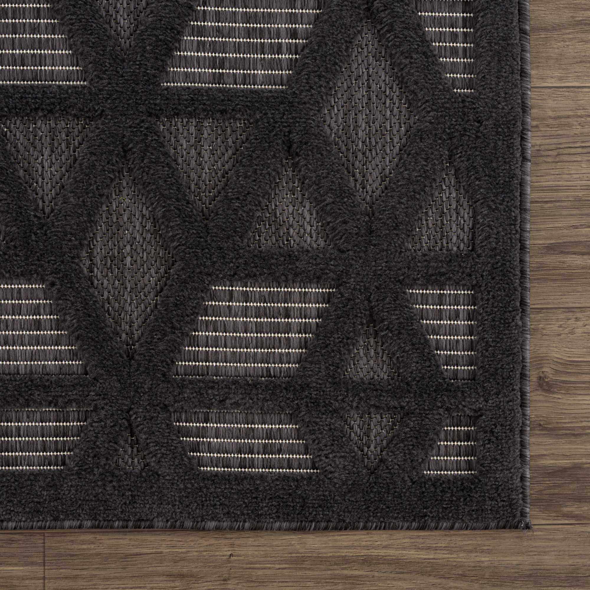 Hauteloom Nuri Black - The Perfect Outdoor Rug