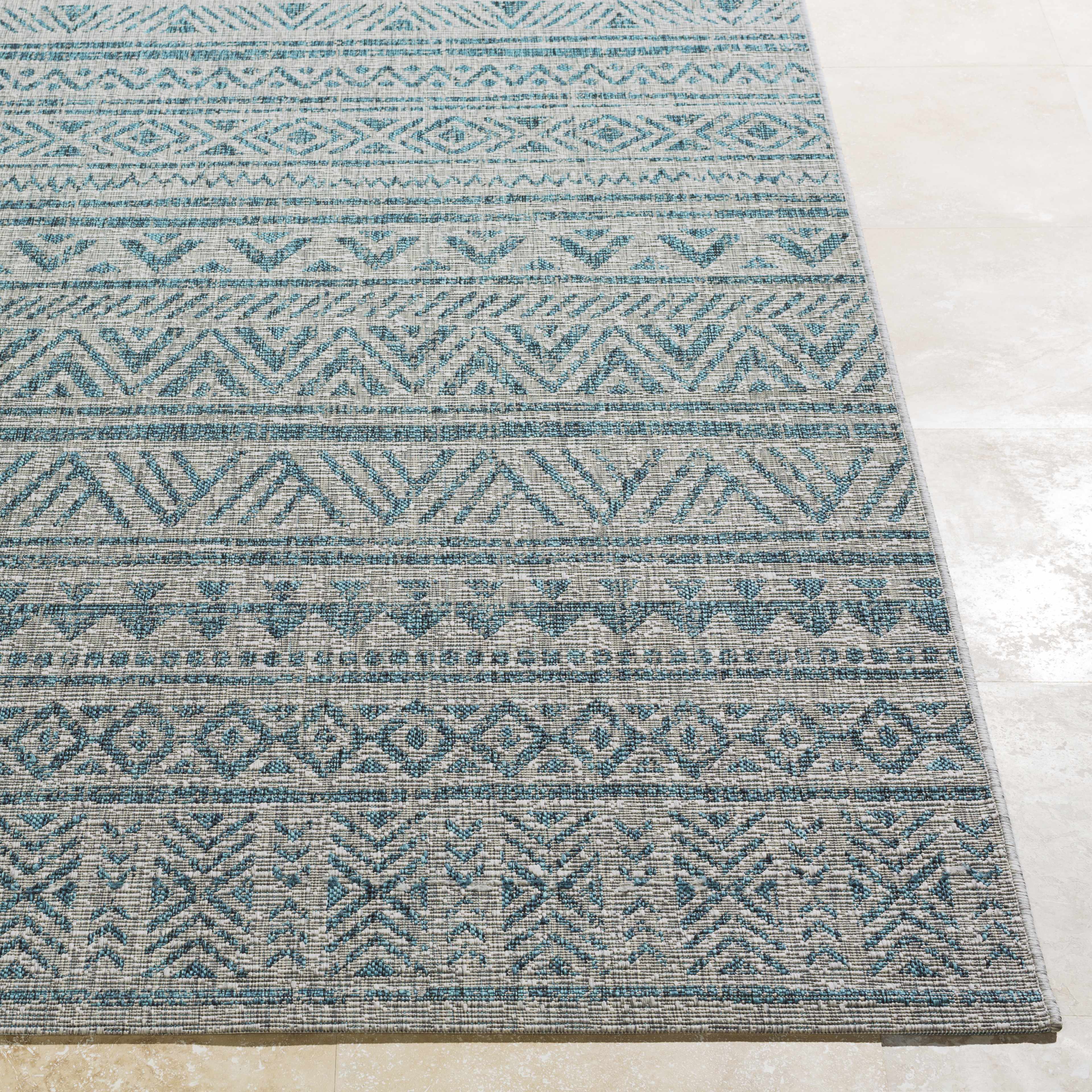 Exquisite Hauteloom Ambridge Area Rug - A Must-Have for Your Space