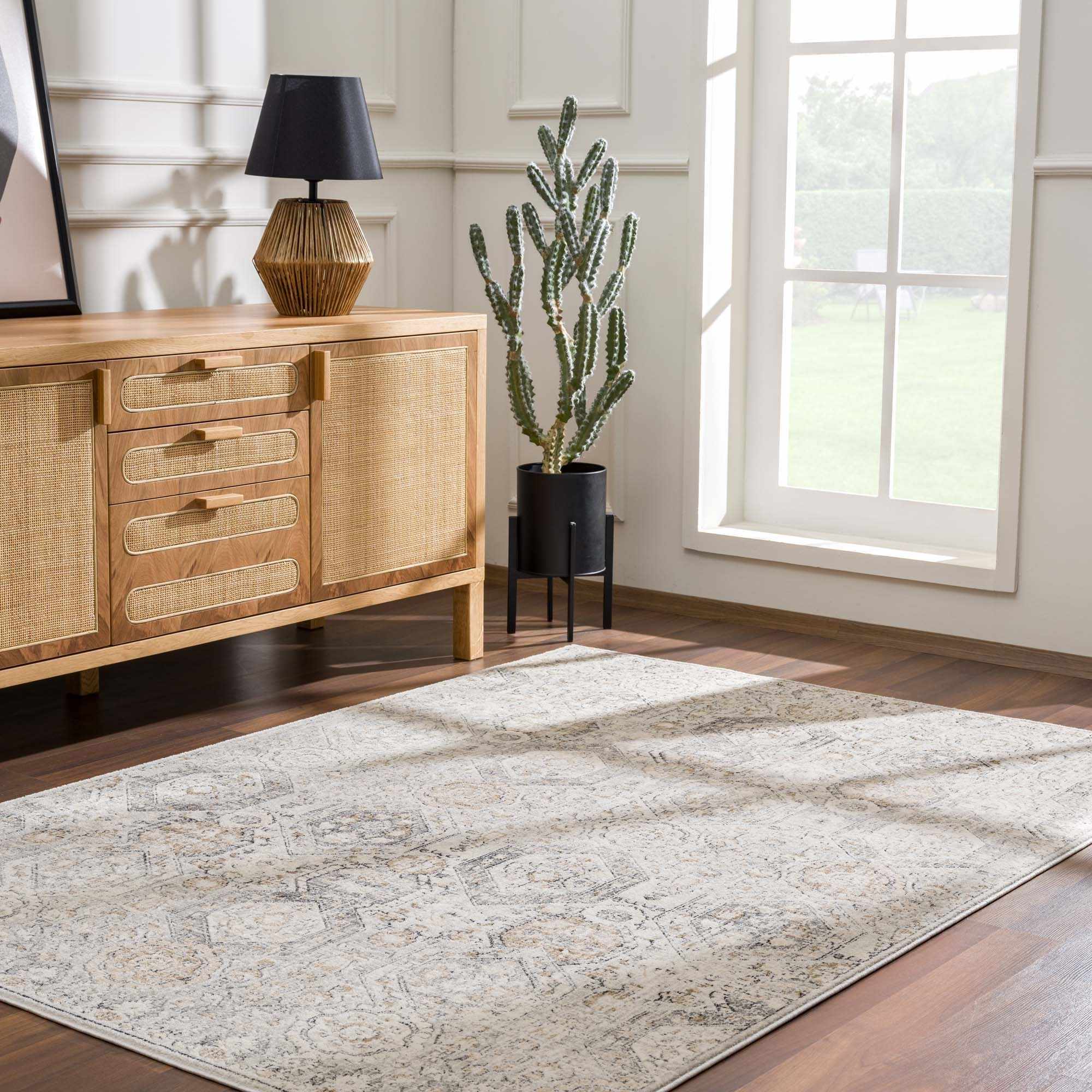Exquisite Hauteloom Parkerfield Area Rug - A Timeless Beauty for Your Home