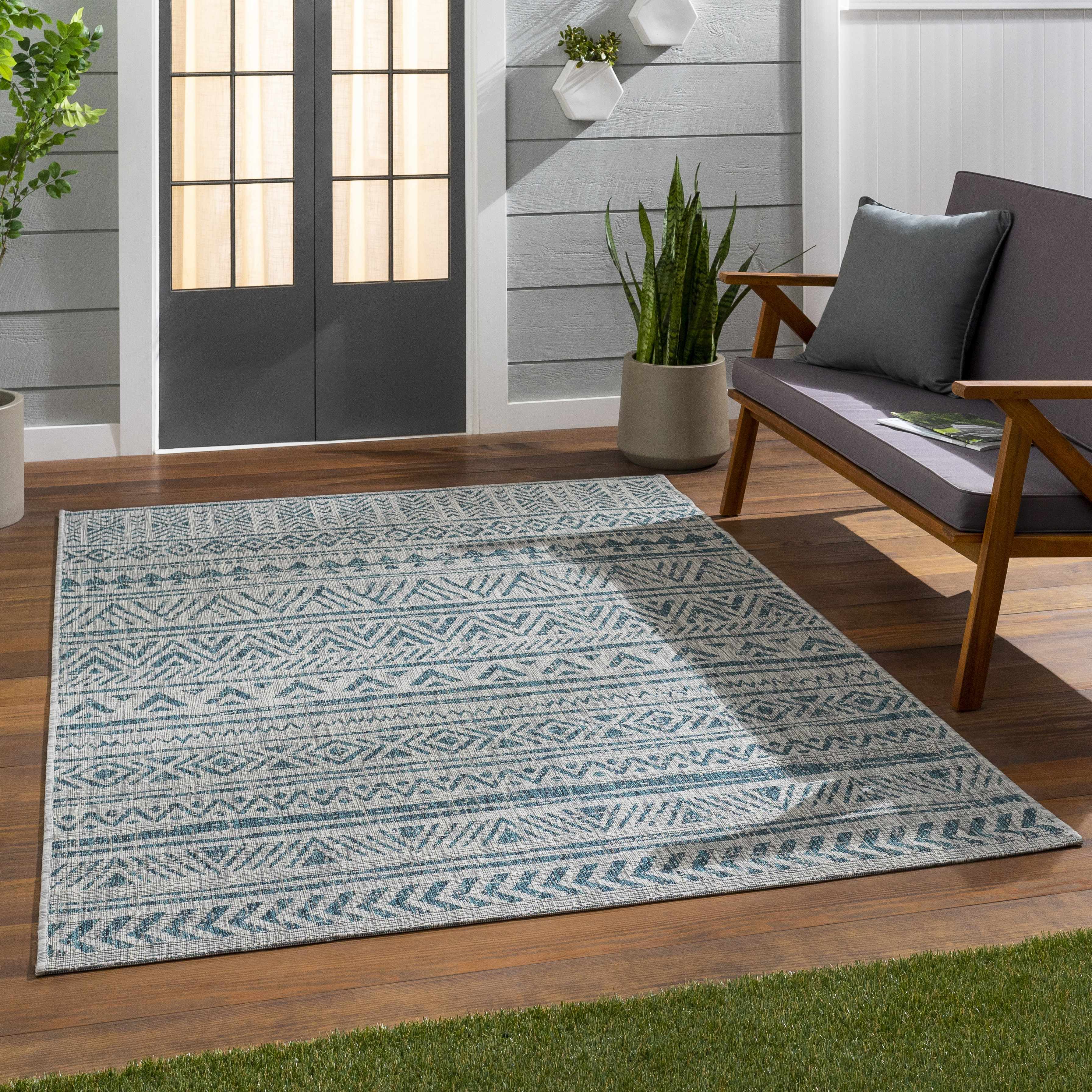 Exquisite Hauteloom Ambridge Area Rug - A Must-Have for Your Space