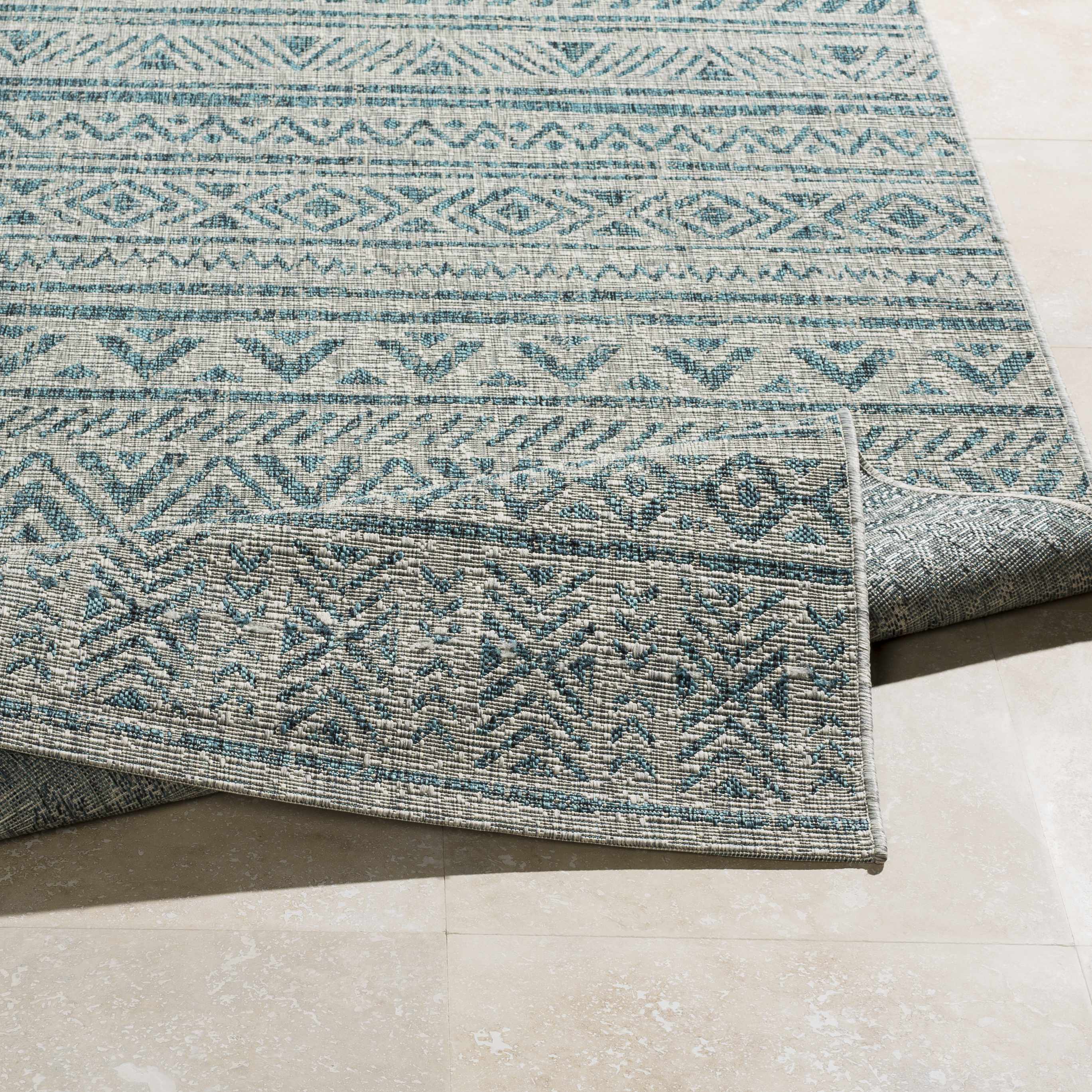 Exquisite Hauteloom Ambridge Area Rug - A Must-Have for Your Space