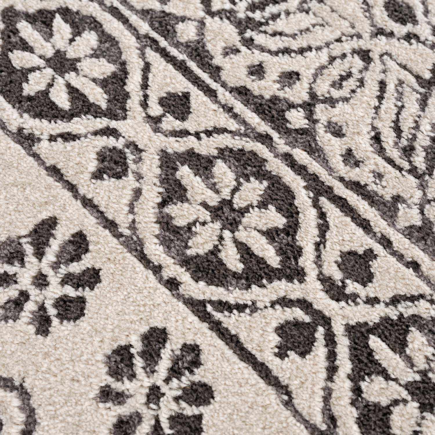 Exquisite Hauteloom Warroad Area Rug - Elevate Your Space
