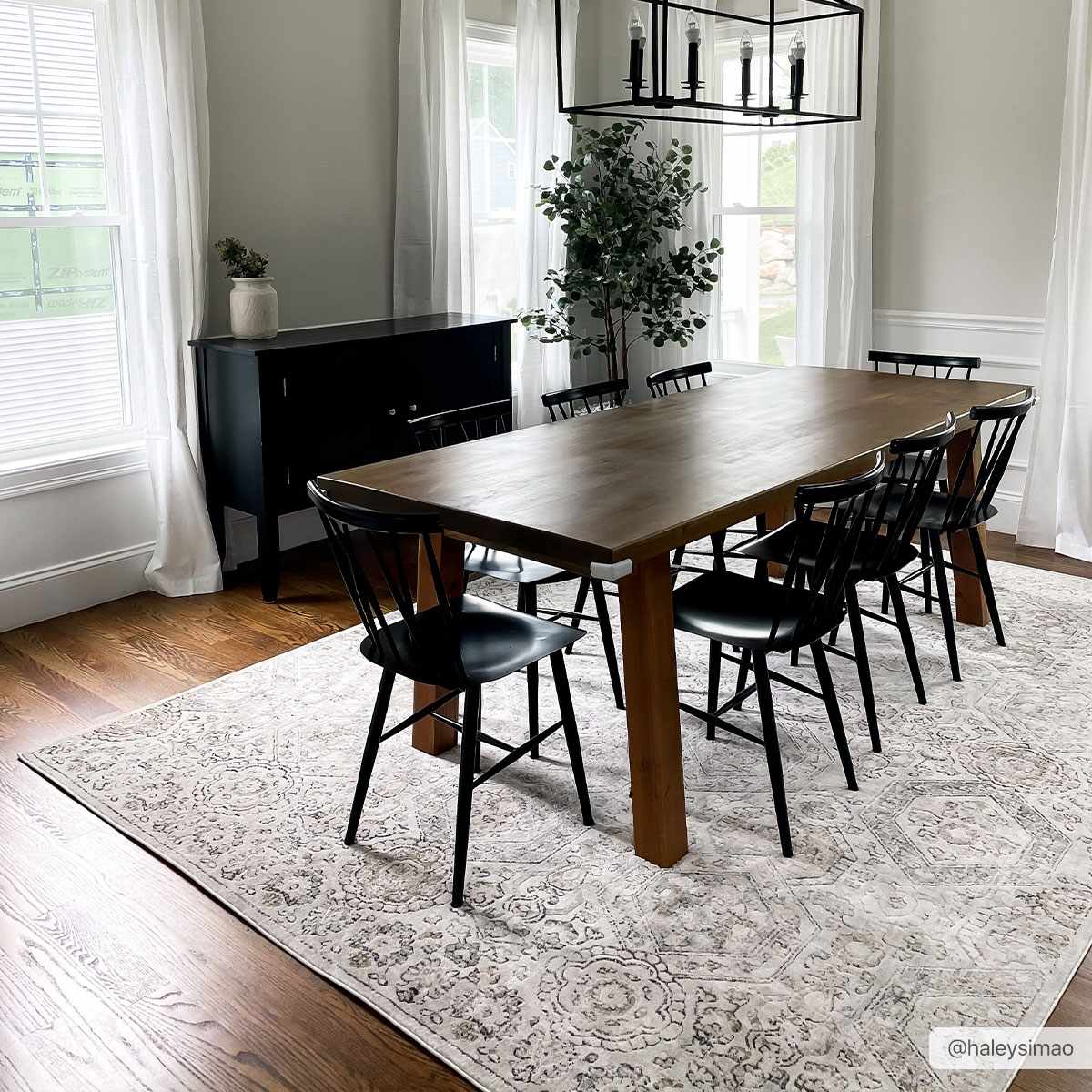 Exquisite Hauteloom Parkerfield Area Rug - A Timeless Beauty for Your Home