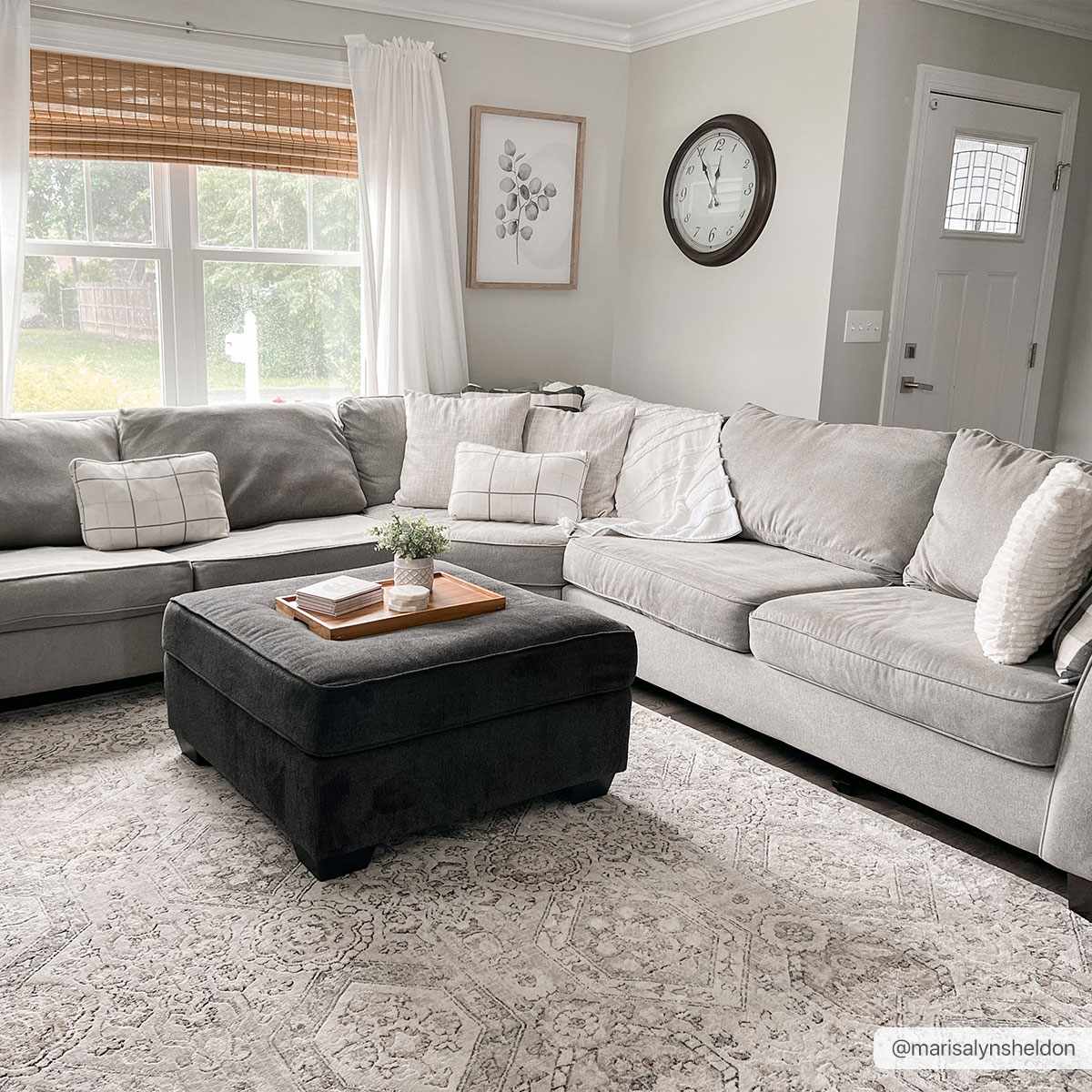 Exquisite Hauteloom Parkerfield Area Rug - A Timeless Beauty for Your Home
