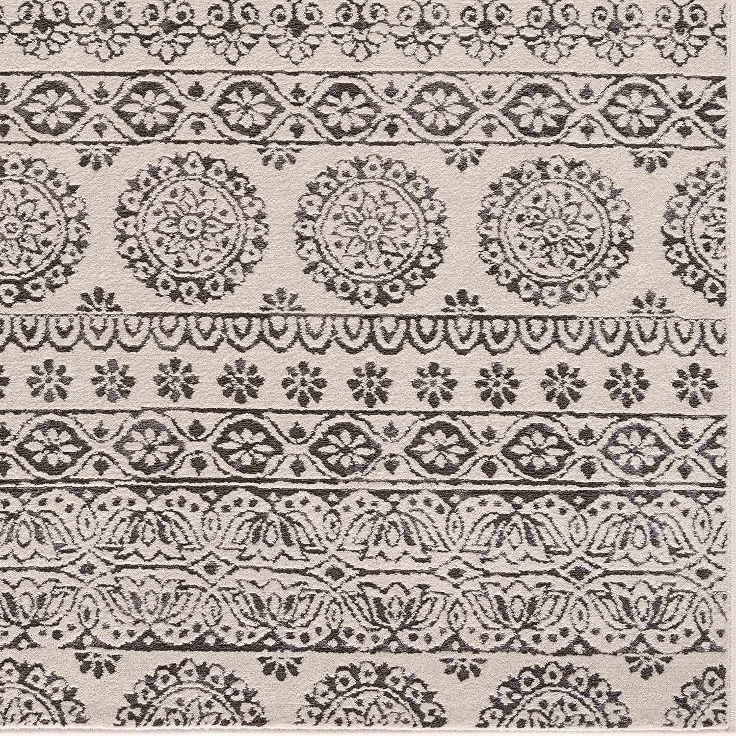 Exquisite Hauteloom Warroad Area Rug - Elevate Your Space