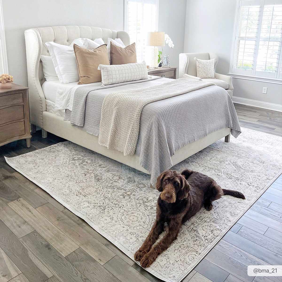 Exquisite Hauteloom Parkerfield Area Rug - A Timeless Beauty for Your Home