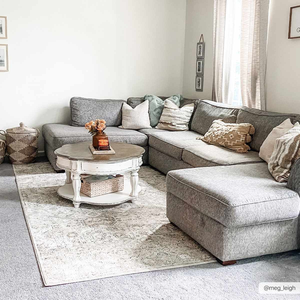 Exquisite Hauteloom Parkerfield Area Rug - A Timeless Beauty for Your Home