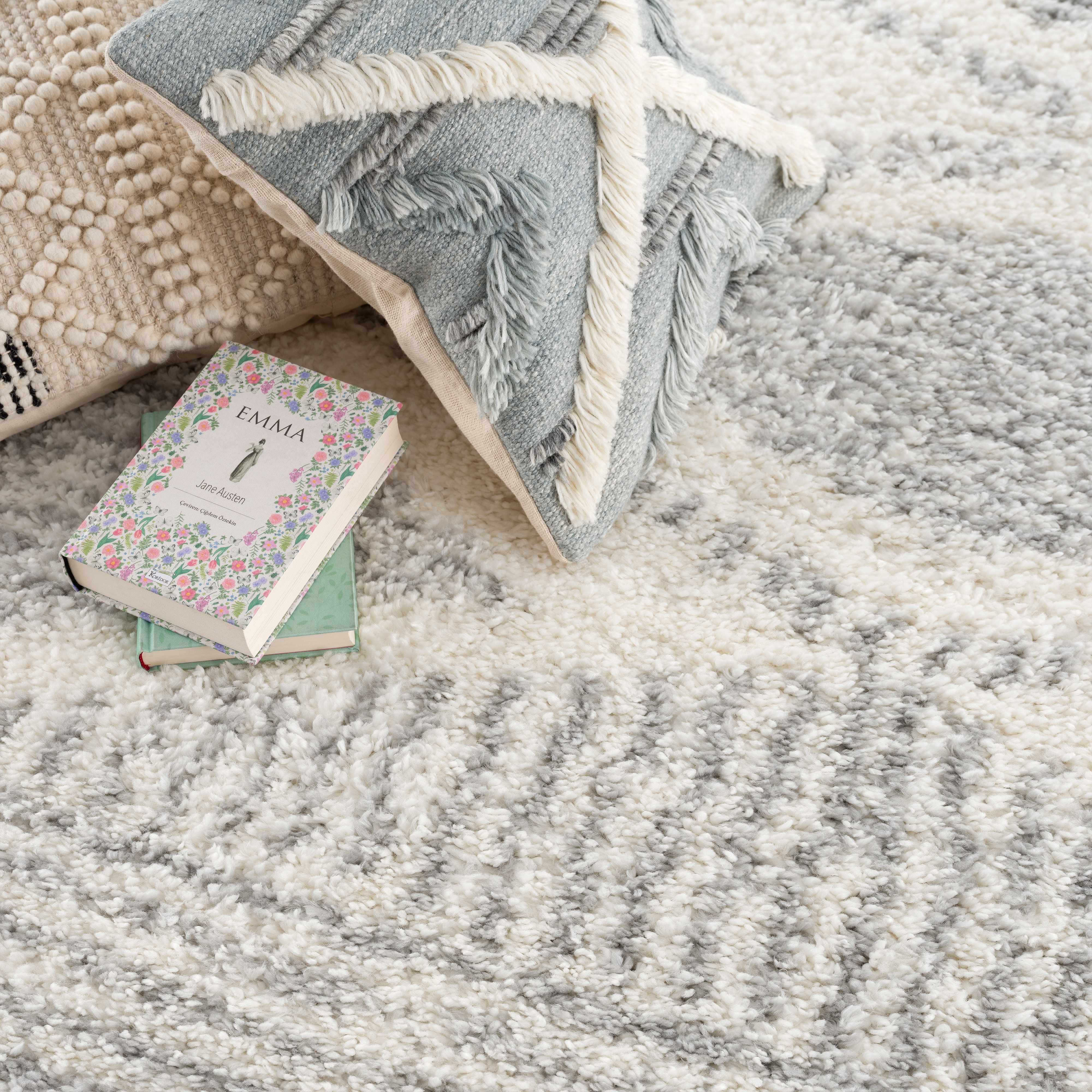 Luxurious Gray Hauteloom Trunding Plush Area Rug - Transform Your Space!