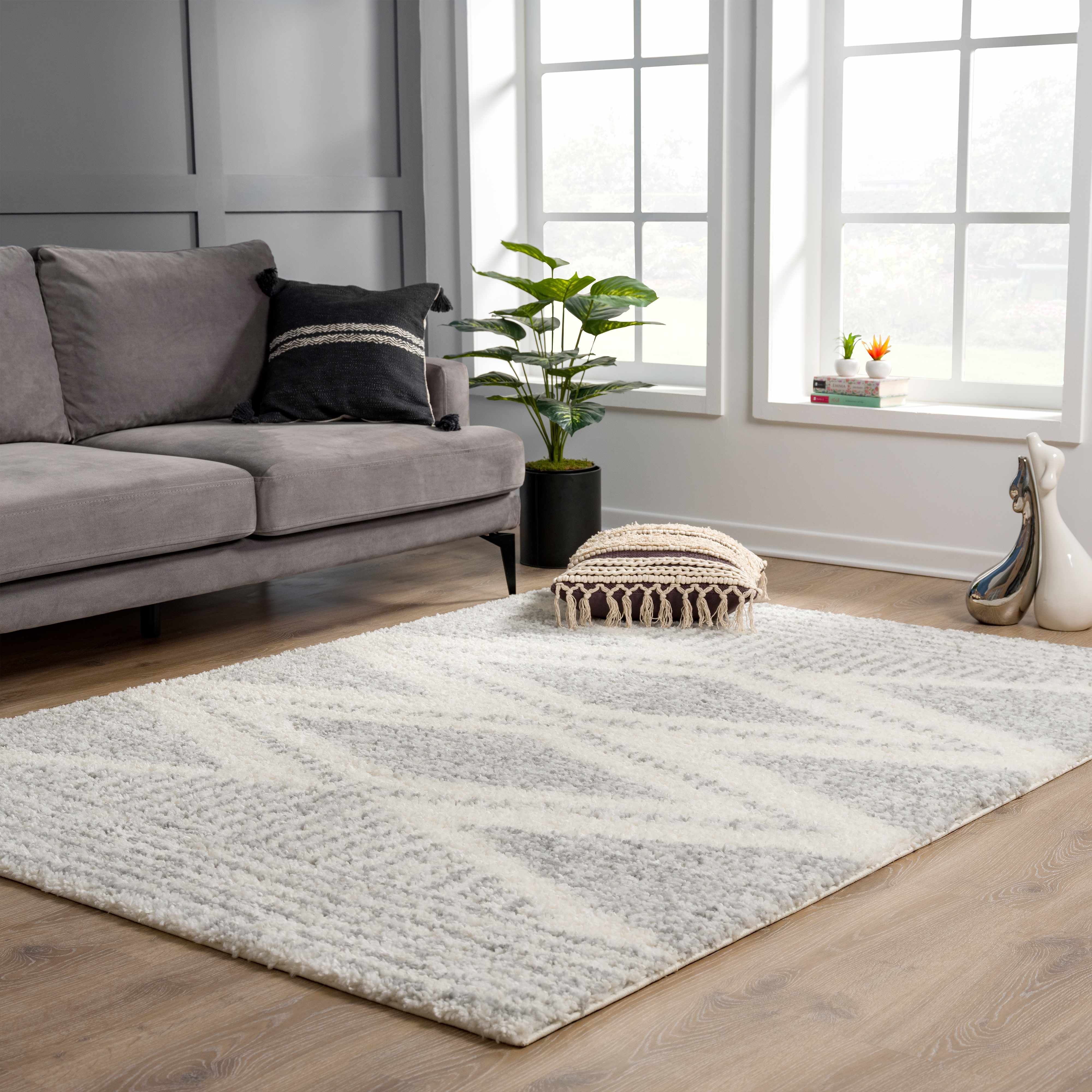 Luxurious Gray Hauteloom Trunding Plush Area Rug - Transform Your Space!