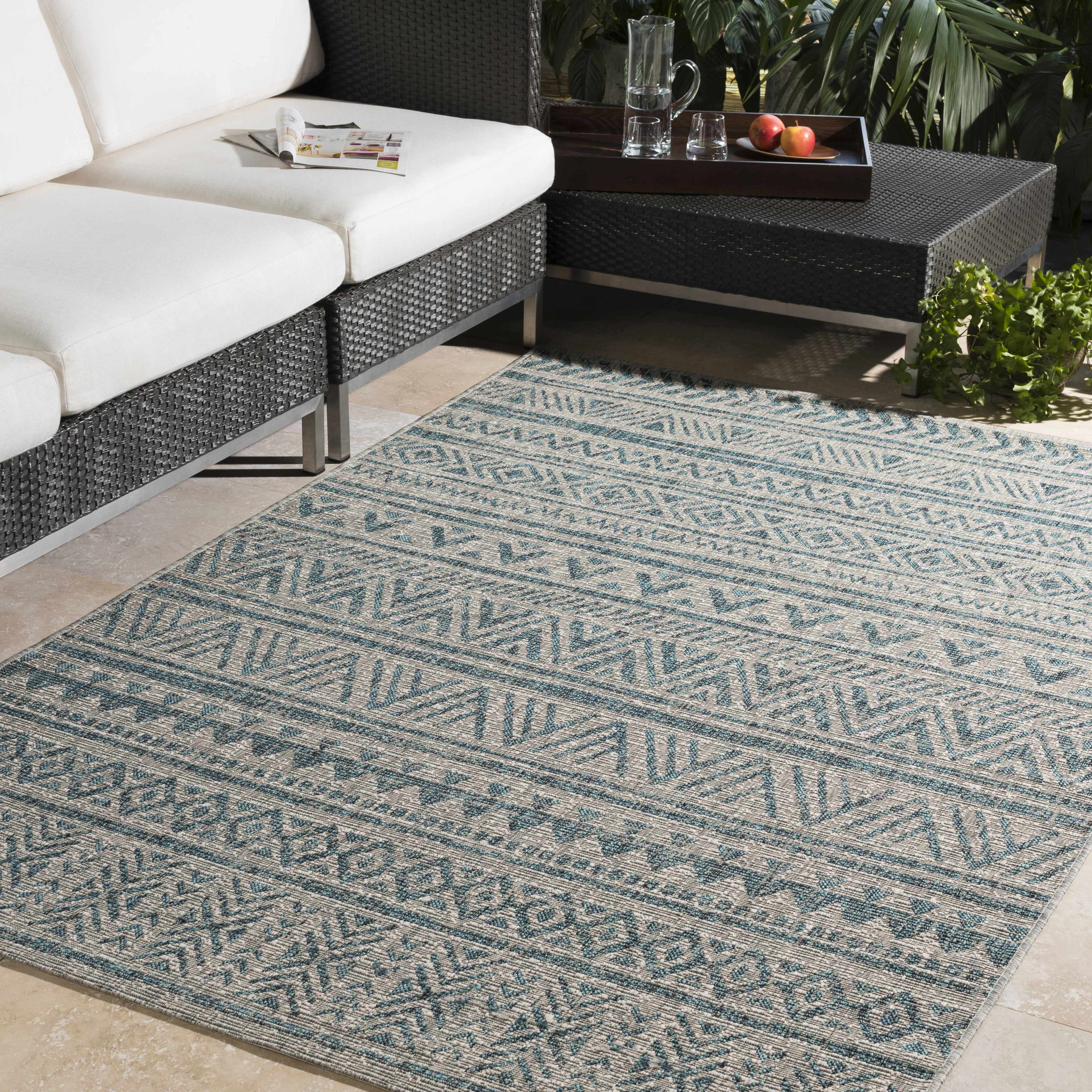 Exquisite Hauteloom Ambridge Area Rug - A Must-Have for Your Space